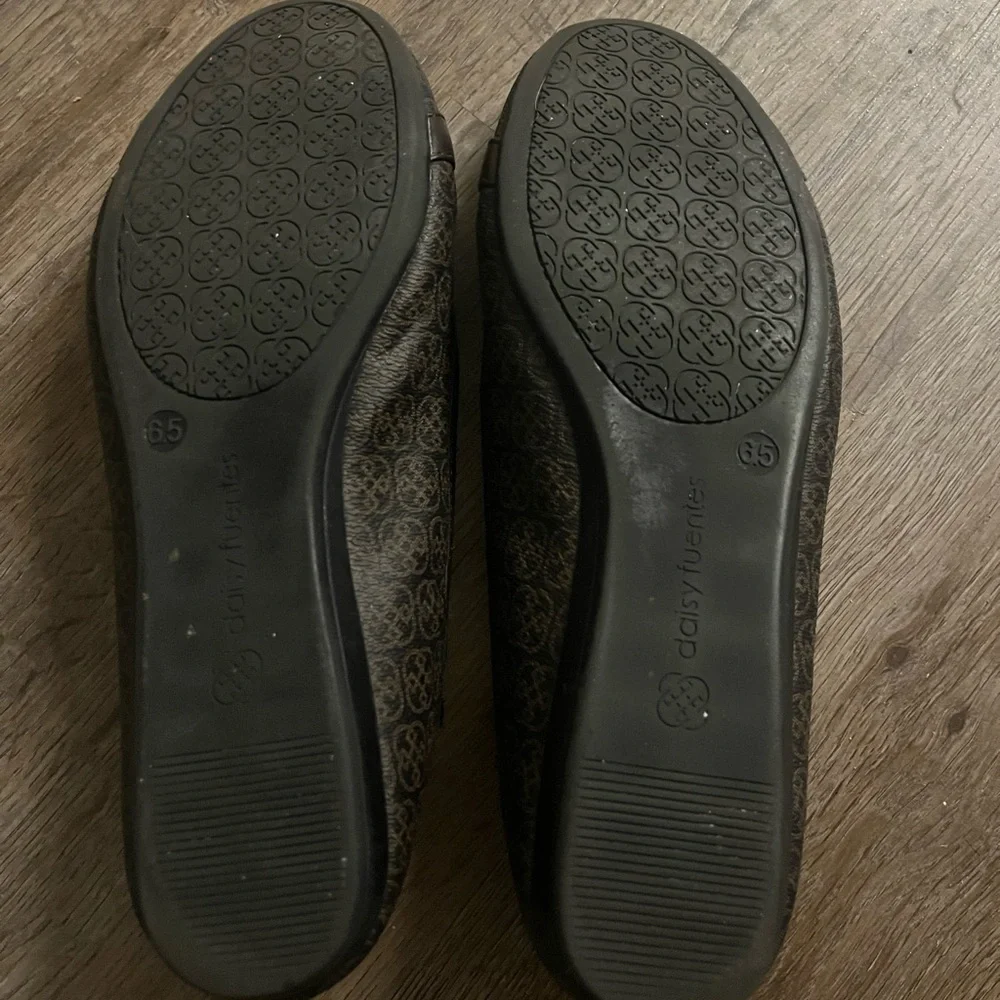 Daisy Fuentes, Sz 6.5 Brown Flats with Gold Medallions - Picture 4 of 5